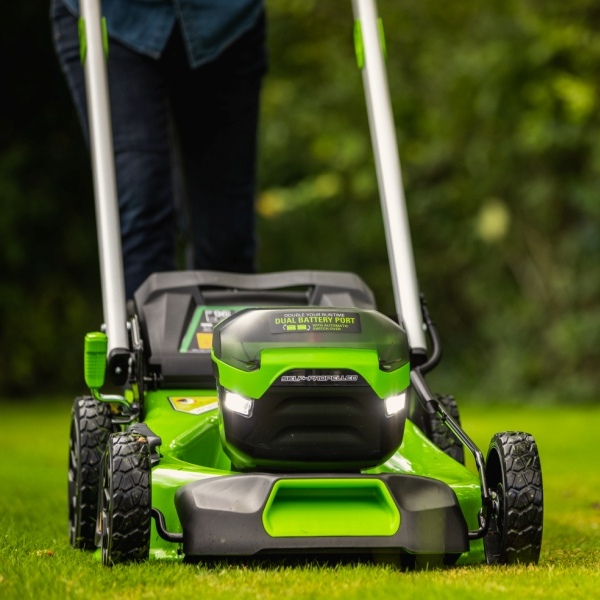 Greenworks 60V 46cm Cordless Self Propelled Lawnmower