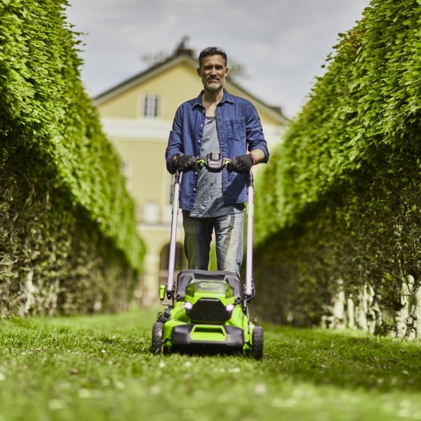 Greenworks 16 inch cordless lawn mower deals