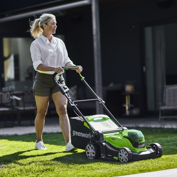 Greenworks 48V 41cm Cordless Lawnmower