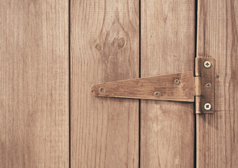 wooden-gate-close-up-hinge-fitting
