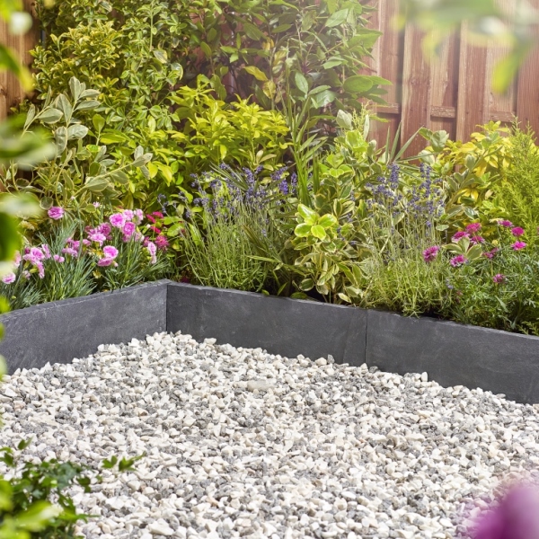 Border edging outlet stones